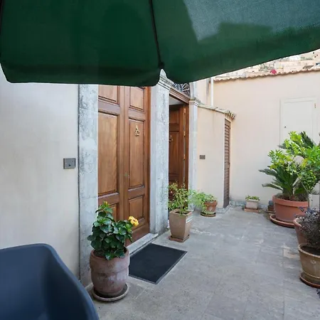 Casa Arezzo Al Duomo Modica